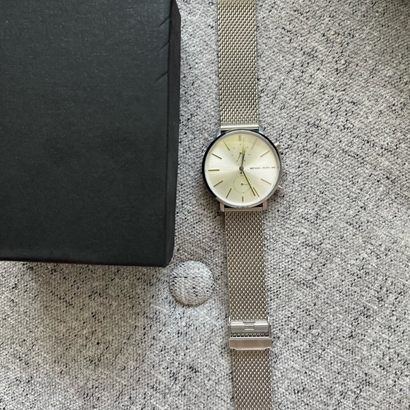 Michael Kors silver watch - Picture 2 of 4